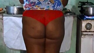 crente safada na cozinha