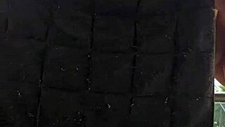 Mostrando os fundos na sacada