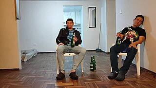 Voy Ala Casa De Mi Mejor Amigo A Ver El Partido Y La Me Termino Follando A Su Esposa Mientras El Esta Ay Con Nosotros