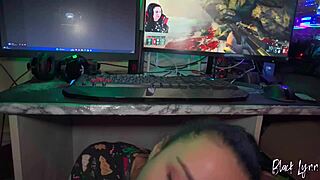 A newbie female streamer takes her first donate.