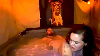 Quick creampie fuck in the hot tub with Santana Red