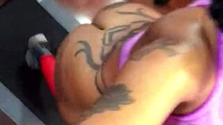 Cherokee shows big booty on treadmill