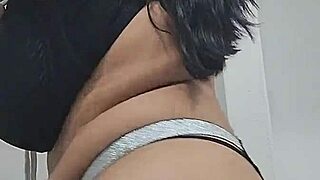 Te gustar�a jugar con mis grandes pechos. Imagina tocando mis curvas suaves en esta escena casera.