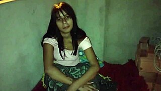 Dejo quedar en el porche de mi casa a la puta de la esquina y esta en agradecimiento me folla rico