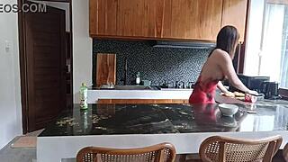 Amateur girlfriend shares her house cleaning tips in a casual story