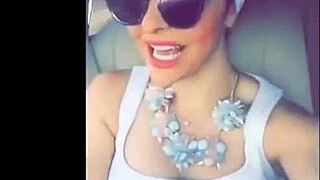 Gulf girl dancing with body on heels at home parties