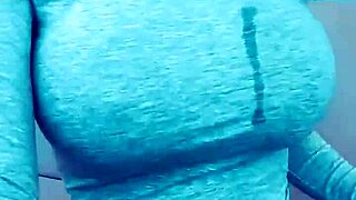 Bimbos have more fun masturbating