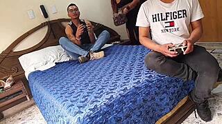 Tarde De Videojuegos Y Mis Amigos Terminan Follando