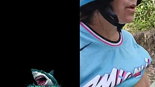 Prepago venezolana paga hospedaje con sexo sin condon en publico