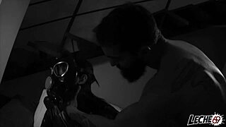 leche69 - pamela sanchez follando con suco�o peludo vestida de cuero y con m�scara