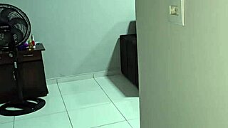 adicta a la verga pide su dosis de lechita para dormir