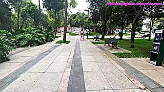 puta sissy en minifalda y tanga patinando en el parque, follada por verga gruesa 😈