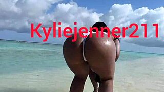 La Segui Por La Playa Hasta Que La Convenci De Entregarme El Culo En Publico