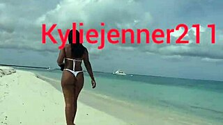 La Segui Por La Playa Hasta Que La Convenci De Entregarme El Culo En Publico