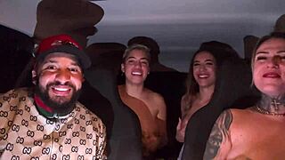 uber mulher pega um casal de l�sbica no aeroporto de guarulhos e acabam fazendo a maior putaria dentro do carro todos se chupando e se melando