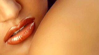 sunny leone, flaunt those curves?