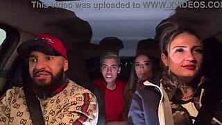 uber mulher pega um casal de l�sbica no aeroporto de guarulhos e acabam fazendo a maior putaria dentro do carro todos se chupando e se melando