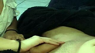 sexo oral babado no pau cheio de veias do white wolf sentados no sof�