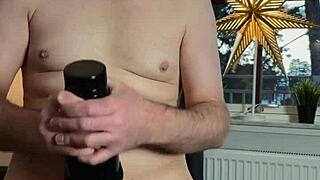 Masturbating and fucking my fleshlight untill i cum