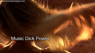 Slanke lesbiske babes fester med pornostjerne-action!