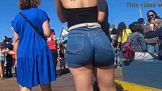 i spotted a candid big ass in shorts and jeans