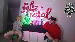 mulher do noel dominando corninho com dois dotados 😈