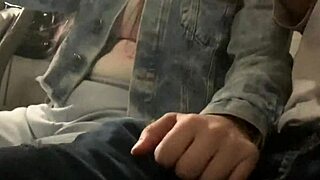 Le Muestro Mi Verga En El Bus P�blico Y Ella Decide Venir A Tocarla