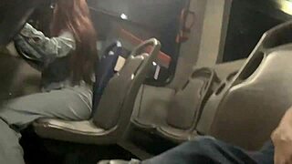 Le Muestro Mi Verga En El Bus P�blico Y Ella Decide Venir A Tocarla