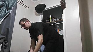 Hunghank69 Shows Off Huge Cock in Workout Update