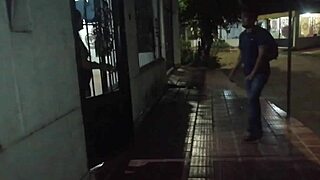 follo con el domiciliario y me trago su leche toda