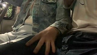 Le Muestro Mi Verga En El Bus P�blico Y Ella Decide Venir A Tocarla