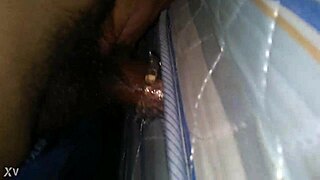 masturbándome con mi juguete de goma