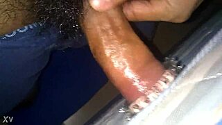 masturbándome con mi juguete de goma