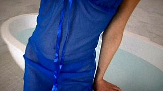 Miina Yoshihara挑逗肥皂按摩