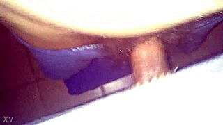 masturbándome con mi juguete de goma