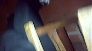 mi mejor amiga se traga toda mi pija en el balcon y un vecino casi nos descubre