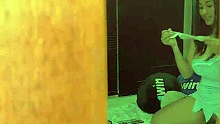 Modelo Webcam Descubierta Por Su Hermanastro