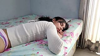 estudiante universitaria con regla follo durisimo por hermanastro en pussy