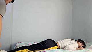 estudiante universitaria con regla follo durisimo por hermanastro en pussy