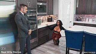 Quincy Roee Sneaks Fucking While House-Hunting on Brazzers for Xvpromo Discount!