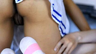 La mejor amiga y el profesor compartieron un secreto en el aula