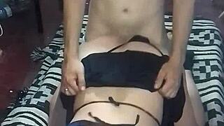 MUJER POLICIA COGE CON DESCONOCIDO DESPUES DE LA FIESTA