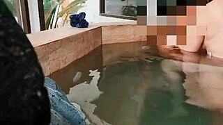 Esposa Consolando A Amigo De Su Esposo