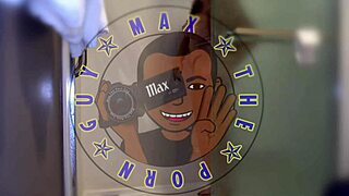 i love how roxxxie shows her big tits and ass while blowing me