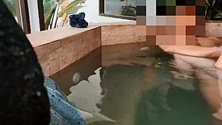 Esposa Consolando A Amigo De Su Esposo