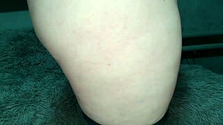 Milf intensely masturbates pussy with dirty panties