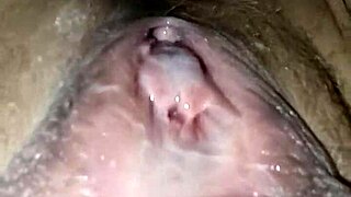 fica tutta bagnata e aperta