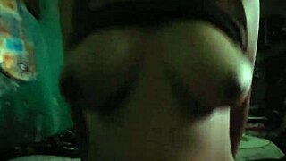 TETAS GRANDES NATURALES CABALGANDO VAQUERA Y GEMIDOS VIENDO TV PARA QUE NO ESCUCHEN SUS VECINOS MADRE SOLTERA COGIENDO RICO QUIERO LECHAZOS EN MIS TETAS