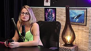 Hot Black Woman Shows Tits After Guest's Horny Comment, Leads To Couple Swap