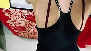 bersetubuh dengan istri teman di dapur sampai puas